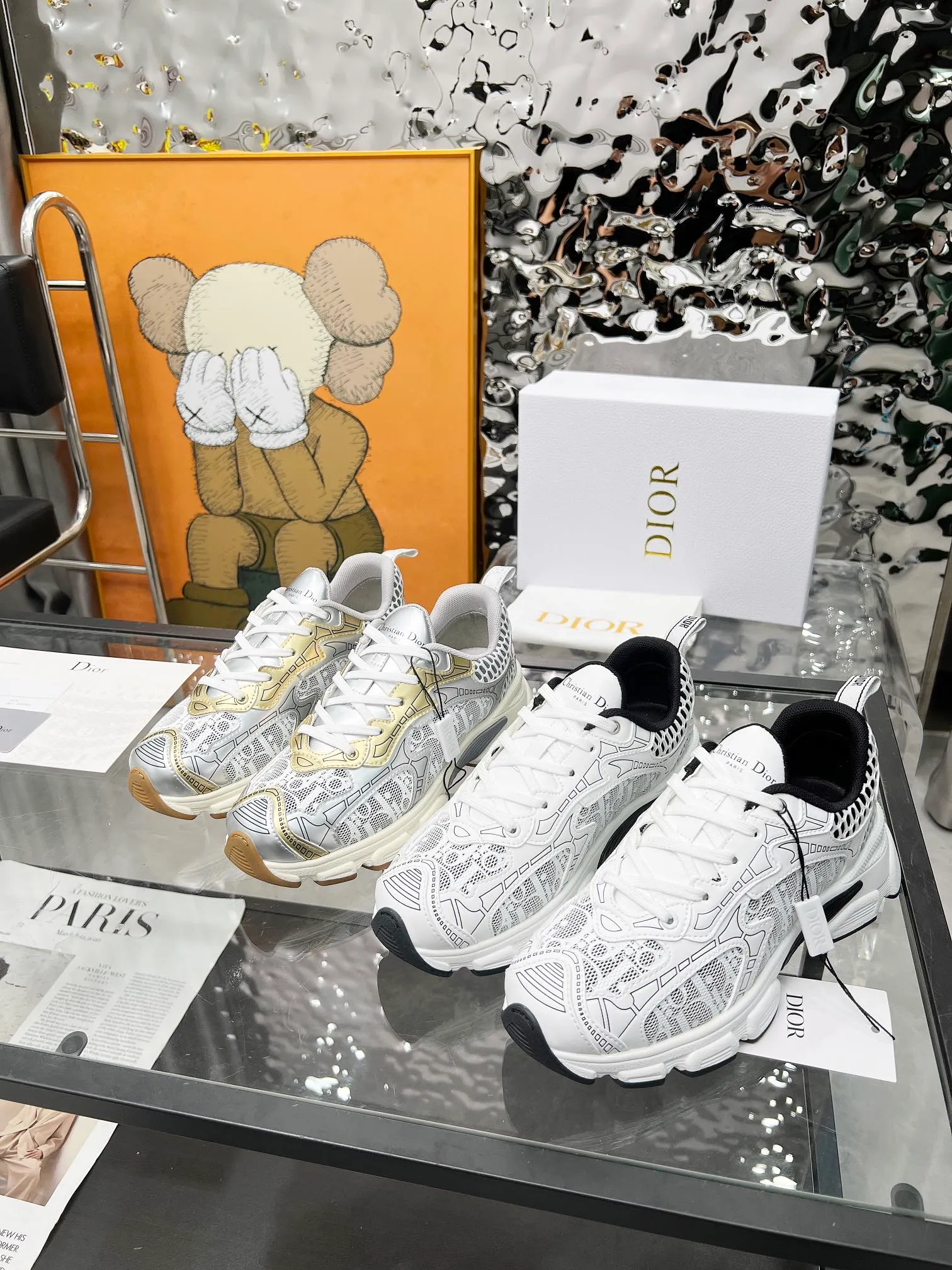 P560🐮🐮The official website of Dijia's new colors has been updated simultaneously [Celebration] This Dior Vibe sneaker incorporates Dior's high-end spirit and reinterprets classic running shoes. White mesh fabric features an Oblique print and is paired with laminated leather-effect panels in gold and silver tones for a contrasting look. It is further embellished with classic details such as 3D effect details, the lucky star symbol on the rear, and the logo on the tongue and rear pull tab. The lightweight sole is embellished with gray stars, complementing a variety of casual or elegant pieces for a modern look. Size: Women’s size 35-41 (35/42 can be customized) Men’s size 40-46 (39/46 can be customized)